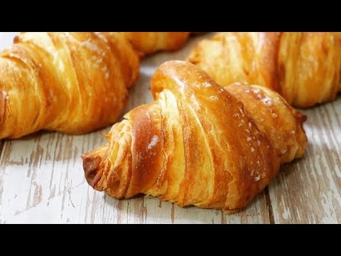 Видео: Как приготовить домашние круассаны / Рецепт круассанов