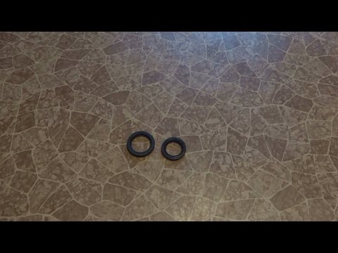 Видео: Замена переднего сальника распредвала и коленвала на Mazda Demio