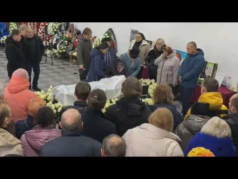 Видео: Похороны Сергея Кузнецова: мама, родные и близкие музыканты прощаются с Кузей💔