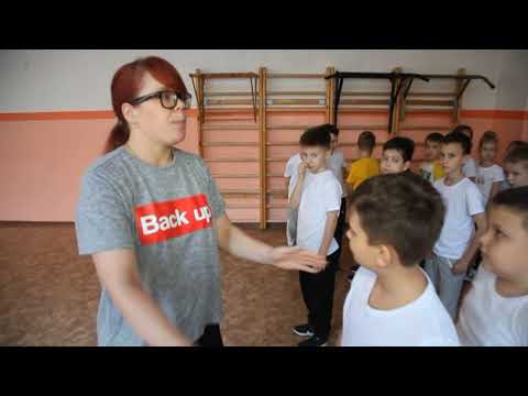 Видео: Урок физической культуры в 2 классе по теме "Подвижные игры на основе веселых стартов"