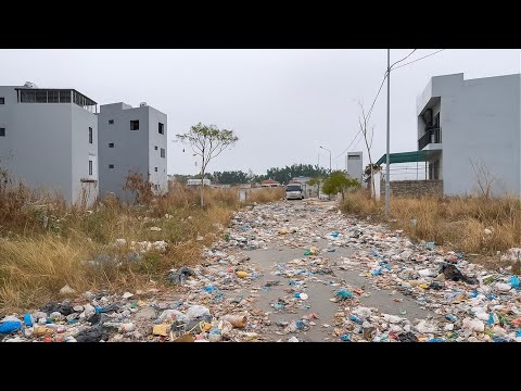 Видео: Из Грязи в Чистоту: Убираем Тротуар Под Холодными Взглядами Прохожих