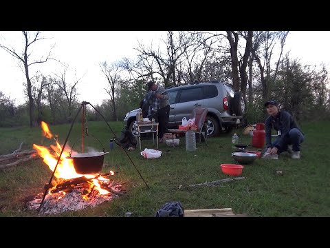 Видео: РЫБАЛКА С НОЧЁВКОЙ. Все-таки я его поймала! Уха, костер, Сазан