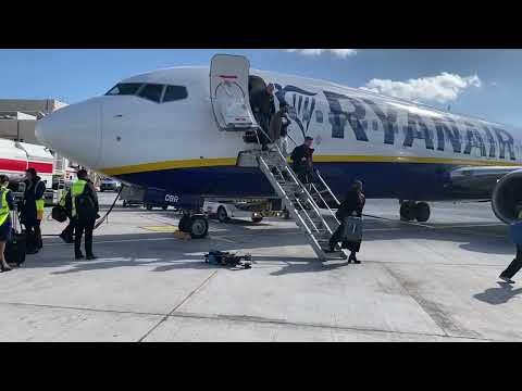 Видео: 1 - Путешествие, лечу из Германии на остров Мальта, ￼прогулка, район Gżira, Floriana, автобус, форт