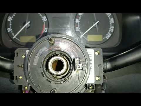 Видео: Заміна підрульового перемикача на Skoda Octavia Tour