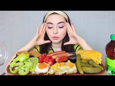 Видео: КАК МЕНЯ ОБИЖАЛИ В УНИВЕРЕ /MUKBANG / Сосиски, кукуруза, завтрак  Ayka Emilly