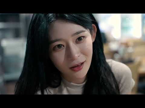 Видео: Девушка на свидании вслепую, которая видит во мне ребенка