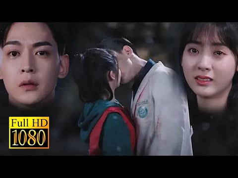 Видео: он наконец-то проявил к ней любовь. Они обнимаются и целуются в слезах на снегу.