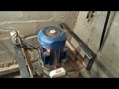 Видео: Обзор моей пилорамы. Каретка и механизм подъёма бревна.