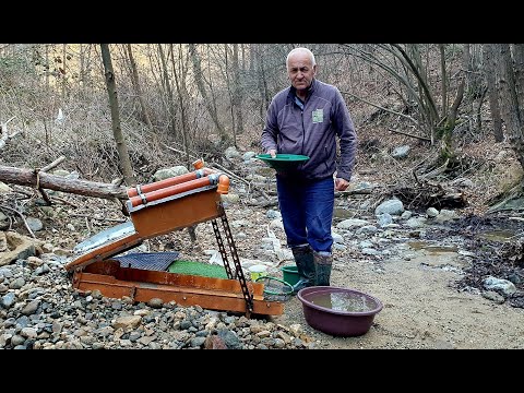 Видео: Вот практическая добыча золота / Этим методом из рек и ручьев добываются тонны золота