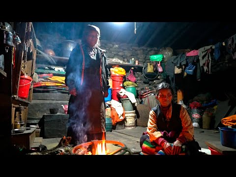 Видео: Как тибетская семья живет высоко в Гималаях. Жизнь в отдаленных деревнях