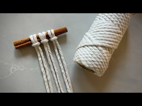 Видео: Макраме - Простое макраме - Миниатюрный полумесяц на стену - Урок по макраме