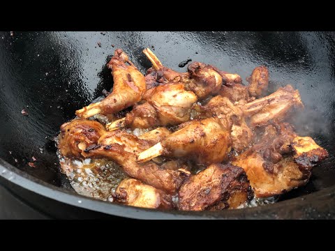 Видео: Маринованный кролик в казане на костре с секретным ингредиентом. Рецепты от Рината