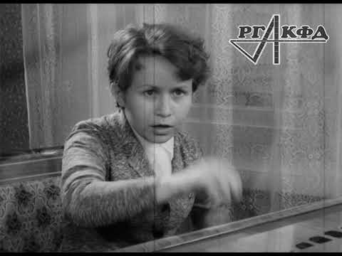 Видео: Юная Александра Пахмутова за роялем (кинохроника)