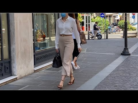 Видео: Как одеваться в элегантном возрасте. Советы от стилиста.