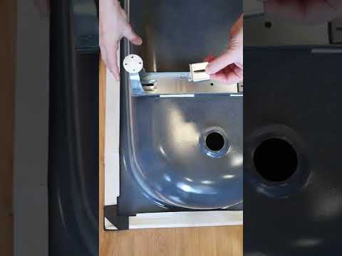 Видео: Монтаж ножек ванны BLB Europa