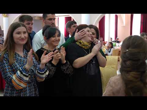 Видео: МОЛОДЫЕ ЗАЖИГАЮТ !!!  ДАРГИНСКАЯ СВАДЬБА 8 ОКТЯБРЯ 2020!! ТАНЕЦ ЖЕНИХА И НЕВЕСТЫ!