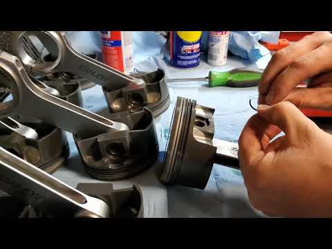 Видео: Часть 1 по сборке моего 392-го двигателя Hemi с наддувом, установка поршней и шатунов MMX