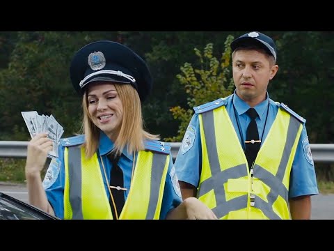 Видео: Патруль ГИБДД спалился на взятке! Нарушение приказа в канун Нового Года! | Приколы 2021