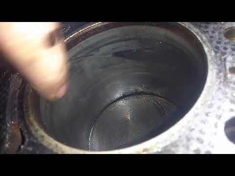 Видео: Разбор VG30 с Terrano 1  с оборваным шатуном.  Пролюбили масло.