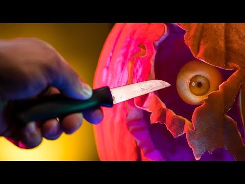 Видео: КАК ВЫРЕЗАТЬ ТЫКВУ КАК ПРОФЕССИОНАЛ ЛЕГКО — ЭТО МОЖЕТ СДЕЛАТЬ КАЖДЫЙ