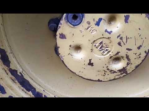 Видео: Замена сальника задней ступицы погрузчика CAT 434E