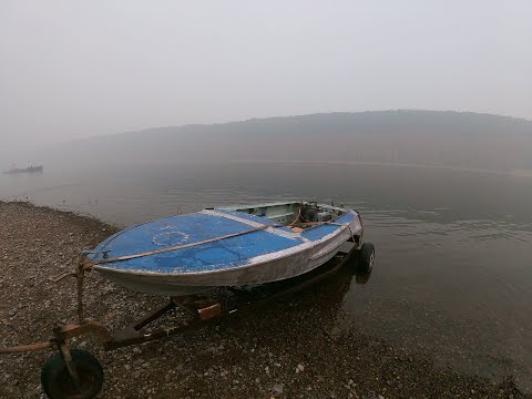 Видео: Лодка Обь с двигателем и водометом от гидроцикла YAMAHA