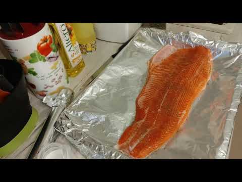 Видео: САМЫЙ ПРОСТОЙ И ВКУСНЫЙ рецепт форели в духовке. Блюдо на новый год