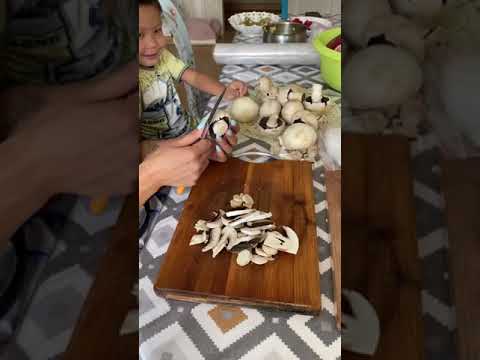 Видео: Как заморозить на зиму шампиньоны