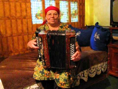 Видео: Татарская песня.  Играет Шакирова Фануза 75 лет