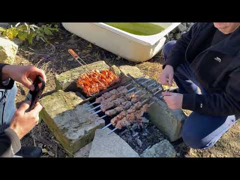 Видео: Жарим шашлик в селі