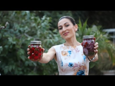 Видео: Как Приготовить Маринад Соленья Из Лука и Редиски - Рецепт от Эгине - Heghineh Cooking Show