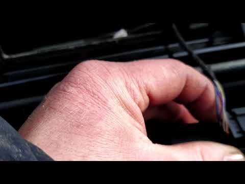 Видео: VW TUAREG 2015г.в.как разобрать переднюю дверь,снять карточку двери,витащить стекло,заглушки,клипсы✌