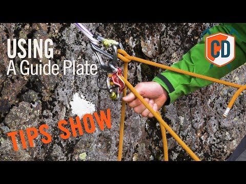 Видео: Как использовать страховочную пластину Guide | Climbing Daily, выпуск 1184