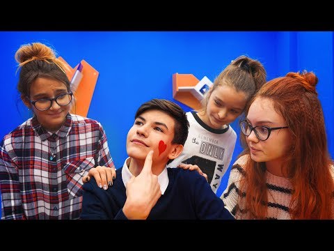 Видео: ВСЕ ДЕВОЧКИ ВЛЮБИЛИСЬ В ОДНОГО ПАРНЯ!!! КТО ОН?!