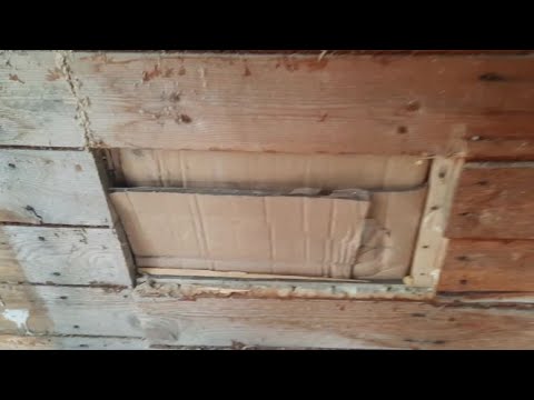 Видео: Установка двери. Вырезаю проем а там ШОК, картон вместо утеплителя