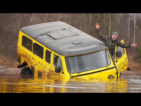 Видео: Утопили МОНСТР Буханку на БЕЗДОРОЖЬЕ! Как вытащить автомобиль из воды?
