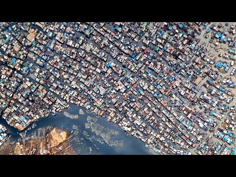 Видео: Как 250 тысяч человек живут на сточных водах? Самая большая плавучая трущоба Африки - Макоко.