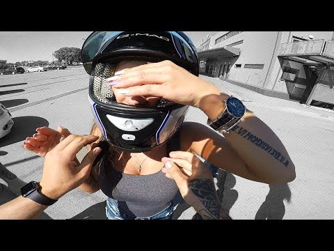 Видео: КРАСАВИЦА СЕЛА НА СПОРТБАЙК