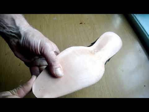 Видео: Пошив обуви. Часть 6.Приклеиваем и прошиваем подошву. sewing shoes.Handmade shoes.