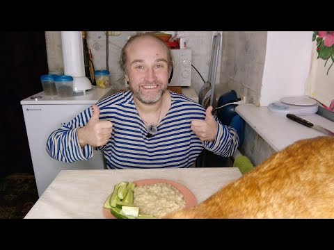 Видео: Обед с Рыжулей. Октябрьская - самый ужасный день. Мукбанг. Обжор. Еда на камеру. Диета. Шизофрения.