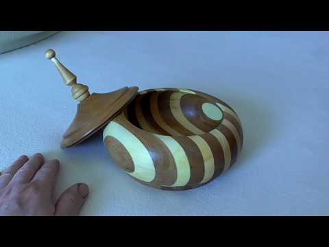 Видео: Горшок - полосатик, с крышкой. Моя токарка.