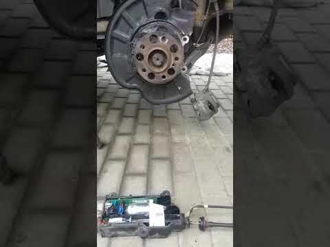 Видео: Ремонт электронного ручника MB W221