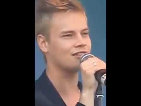 Видео: Ярослав Дронов спел "Звёздочка моя ясная" из репертуара ВИА "Цветы" 12.06.2013