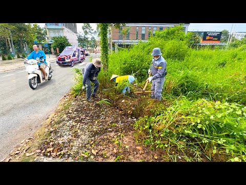 Видео: Управляющий участком был «растроган», увидев, как мы пришли убирать тротуар, чтобы помочь им.