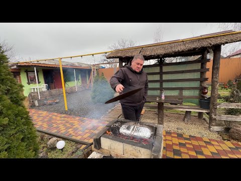 Видео: Мясной рулет на мангале!