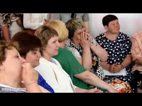 Видео: Трогательные слова родителям ДО СЛЕЗ на последний звонок Питерка