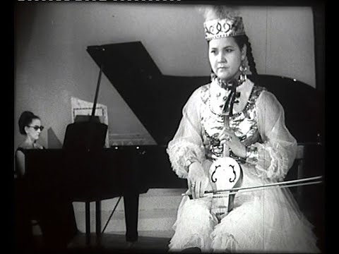 Видео: Кенжебек Күмісбеков  "Поэма"  орын. Меруерт Кәленбаева