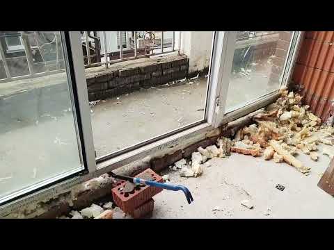 Видео: Переустановка балконного блока ПВХ 3х3 метра (панорама) в коттедже и замена стеклопакета