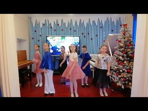 Видео: "Наша Елочка". Муз. Е.Лучникова сл.Т.Графчиковой.