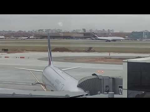 Видео: Очередь на посадку и взлёт в Шереметьево!!!